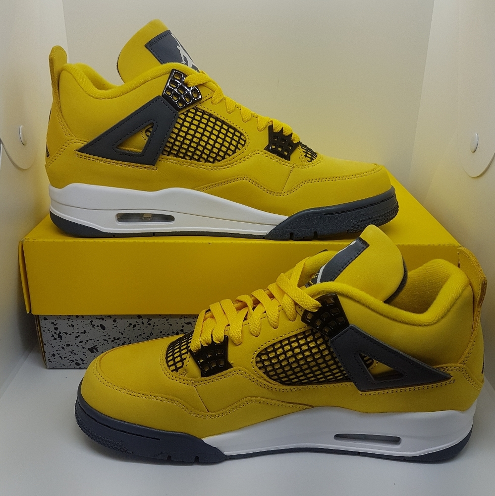 NWB Jordan CT8527-700 Air Jordan 4 Retro Tour Yellow Dark Blue Grey Sz M9/W10.5